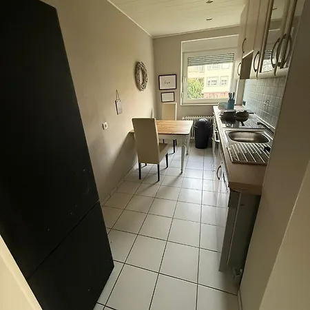 Monteurwohnung Bei Koeln, Duesseldorf Wlan, Parkplatz, Kueche, Tv Leverkusen