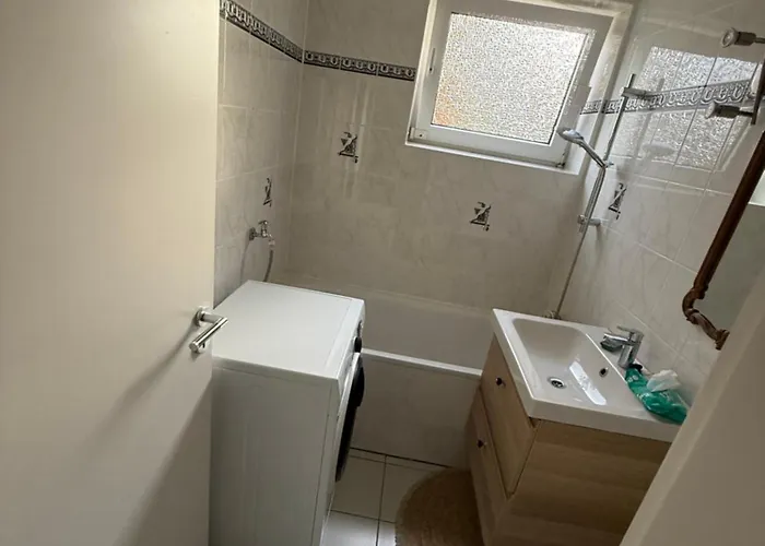 Lejlighed Monteurwohnung Bei Koeln, Duesseldorf Wlan, Parkplatz, Kueche, Tv