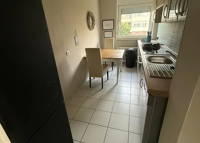 Monteurwohnung Bei Koeln, Duesseldorf Wlan, Parkplatz, Kueche, Tv Leverkusen